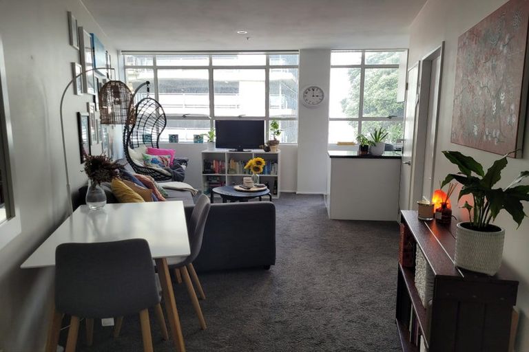 Photo of property in Hume House, 152 The Terrace, Wellington Central, Wellington, 6011