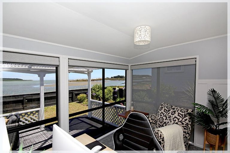 Photo of property in 9 Rosvall Place, Foxton Beach, Foxton, 4815