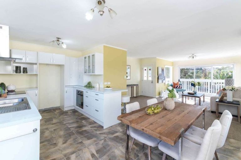 Photo of property in 62 Lyons Avenue, Murrays Bay, Auckland, 0630