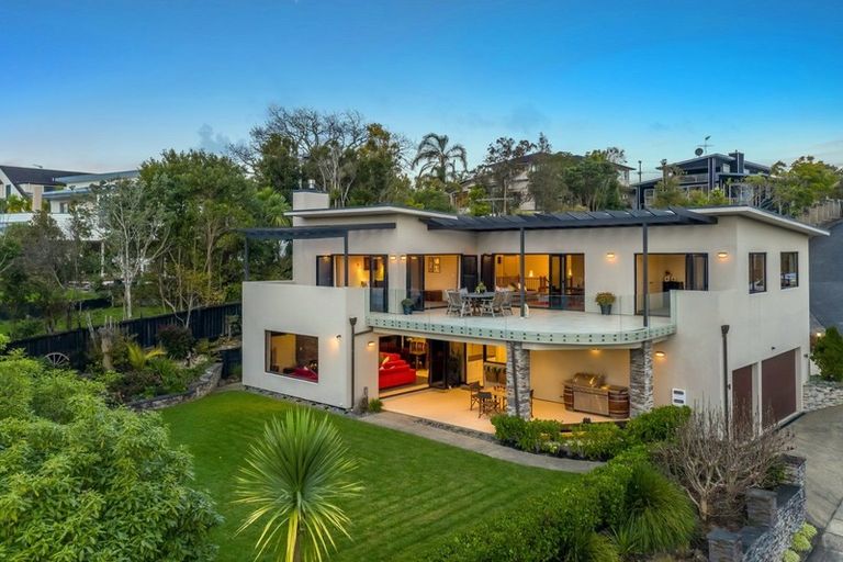 Photo of property in 1 Kahikatea Close, Campbells Bay, Auckland, 0630