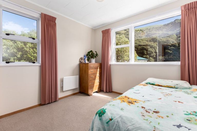 Photo of property in 2 Raroa Place, Pukerua Bay, 5026