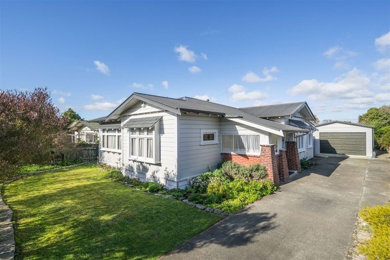 Photo of property in 34 Argyle Avenue, Takaro, Palmerston North, 4410