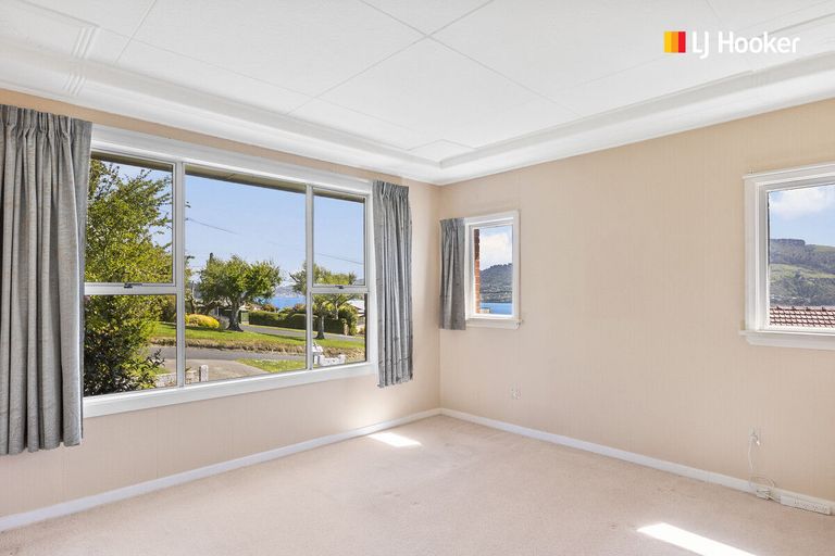 Photo of property in 1 Featherston Street, Macandrew Bay, Dunedin, 9014