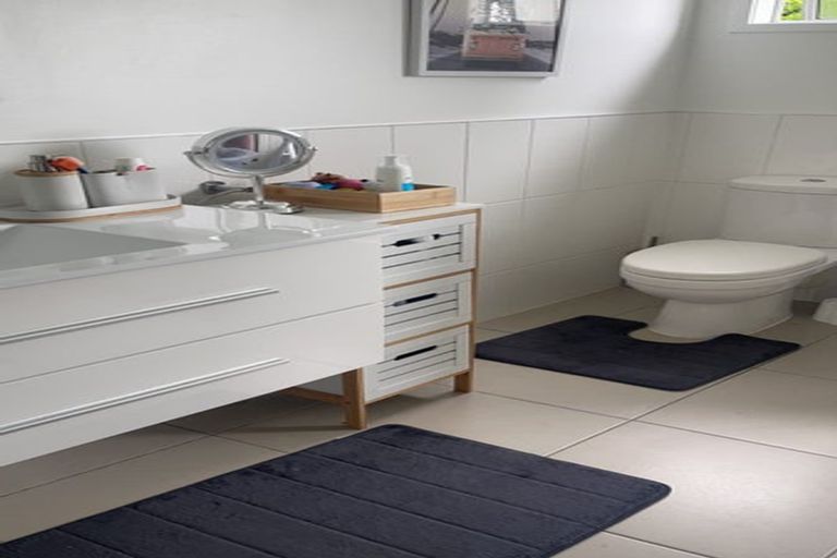 Photo of property in 11 Cottam Grove, Northcross, Auckland, 0632