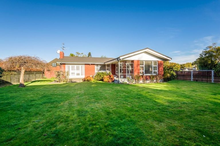 Photo of property in 12 Brackendale Place, Burnside, Christchurch, 8041