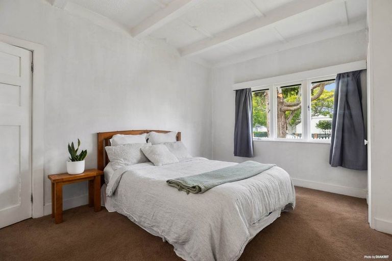 Photo of property in 13 Miller Street, Point Chevalier, Auckland, 1022