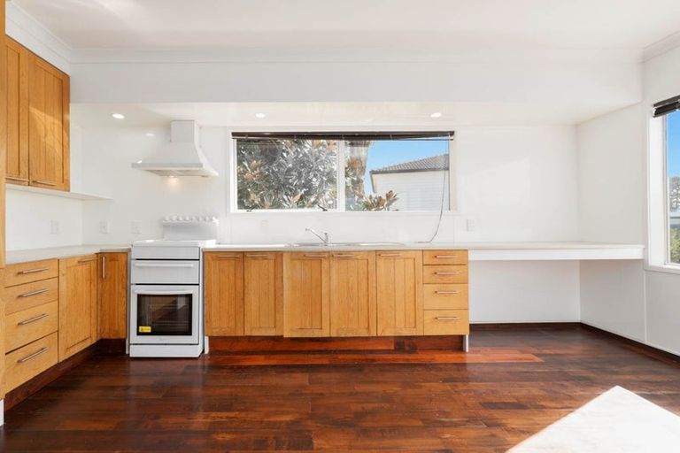 Photo of property in 3 Spargo Road, Massey, Auckland, 0614