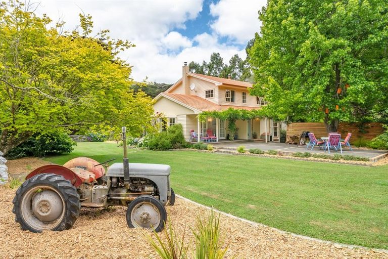 Photo of property in 32 Crowther Road, Wainuiomata, 5373