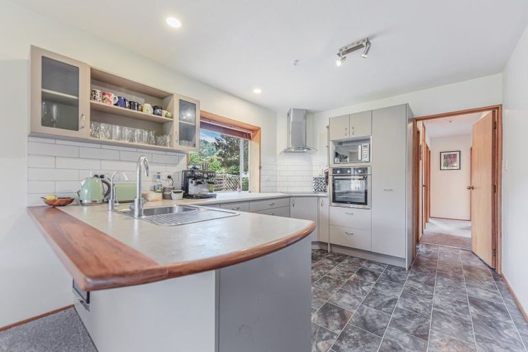 Photo of property in 10a Huia Street, Waikawa, Picton, 7220