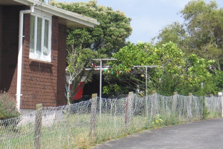 Photo of property in 8 Maybelle Place, Kelston, Auckland, 0602