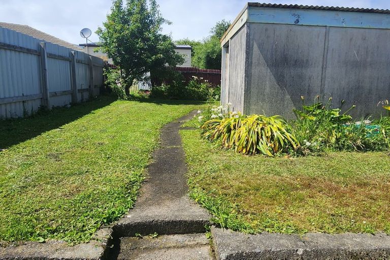 Photo of property in 6a Matahourua Crescent, Cannons Creek, Porirua, 5024