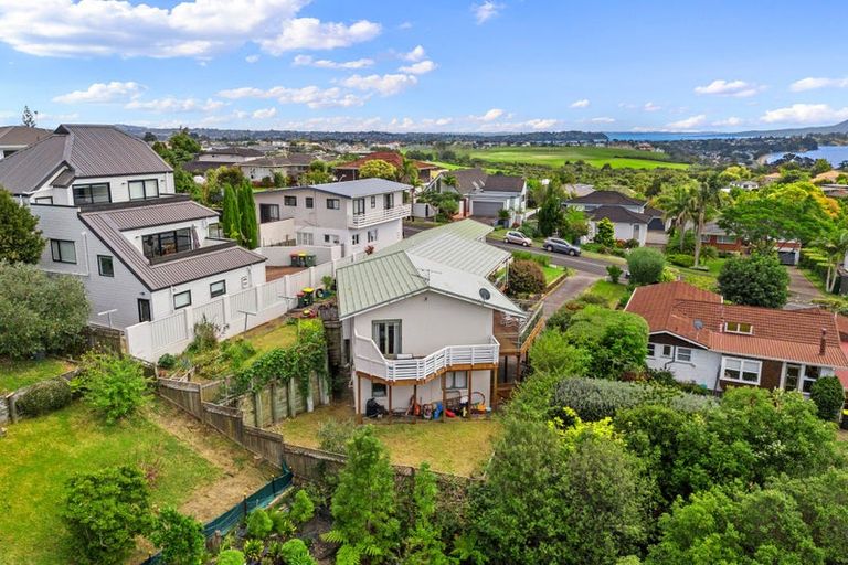 Photo of property in 8 Copperfield Terrace, Mellons Bay, Auckland, 2014