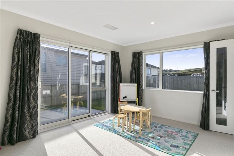 Photo of property in 254 Mark Avenue, Grenada Village, Wellington, 6037