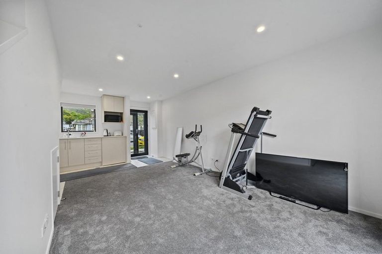 Photo of property in 2/17 Pearce Crescent, Taita, Lower Hutt, 5011