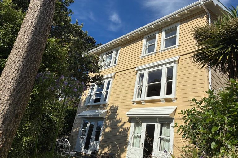 Photo of property in 19 Grove Road, Kelburn, Wellington, 6012