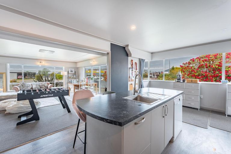 Photo of property in 30 Timaru Road, Waimate, 7924