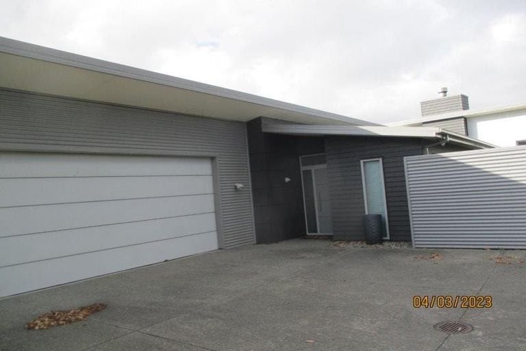 Photo of property in 17 Highpeak Place, Wigram, Christchurch, 8025