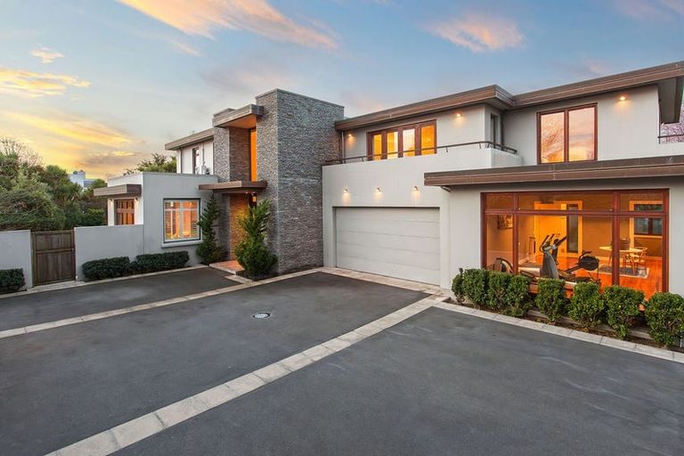 Photo of property in 118 Straven Road, Fendalton, Christchurch, 8014