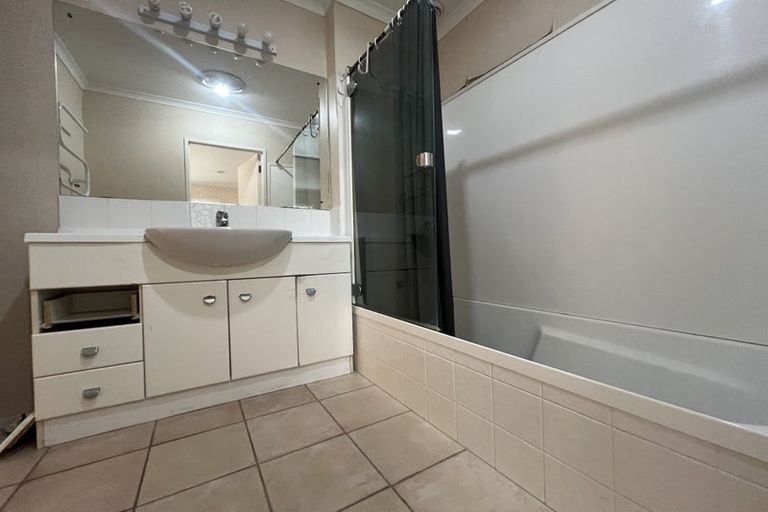 Photo of property in Tuscany Towers, 85/1 Ambrico Place, New Lynn, Auckland, 0600