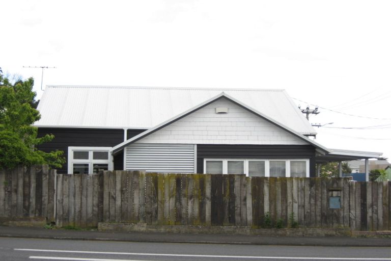 Photo of property in 56 Morley Street, New Plymouth, 4310