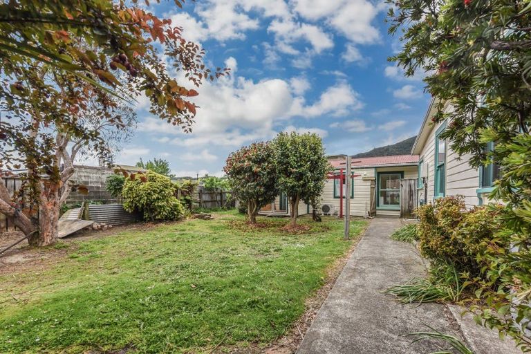 Photo of property in 24 Devon Street, Picton, 7220