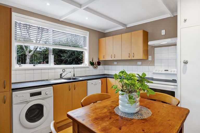 Photo of property in 2/6 Hood Place, Spotswood, New Plymouth, 4310