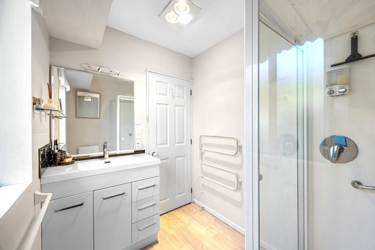 Photo of property in 49 Showgate Avenue, Sockburn, Christchurch, 8042
