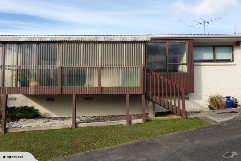 Photo of property in 1/7 Tusac Place, Totara Vale, Auckland, 0627