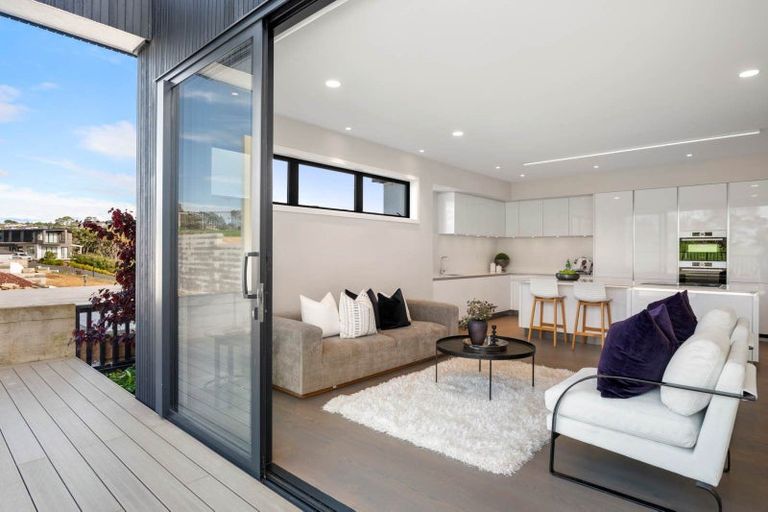 Photo of property in 14 Third Fairway Place, Albany, Auckland, 0632