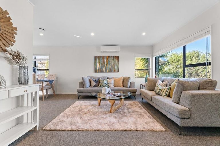 Photo of property in 1/14 Kupari Place, Totara Vale, Auckland, 0629