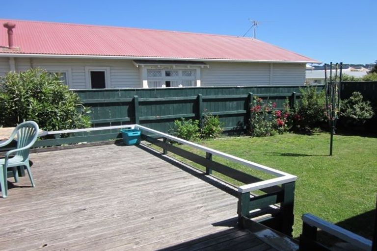 Photo of property in 122 Yule Street, Lyall Bay, Wellington, 6022