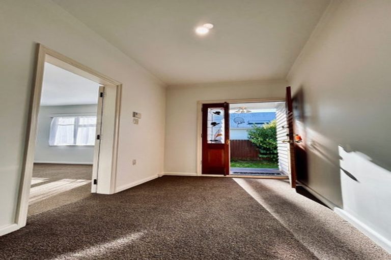 Photo of property in 1/98 Memorial Avenue, Ilam, Christchurch, 8053