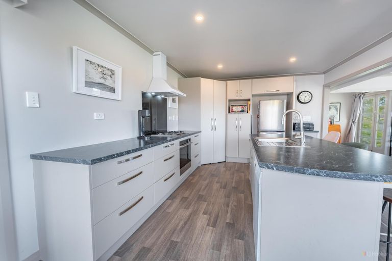 Photo of property in 30 Timaru Road, Waimate, 7924