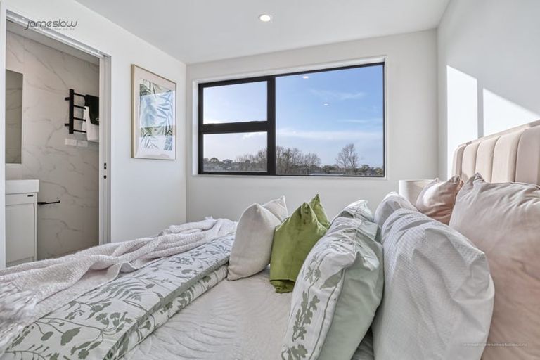 Photo of property in 12/13 Grove Lane, Pakuranga, Auckland, 2010