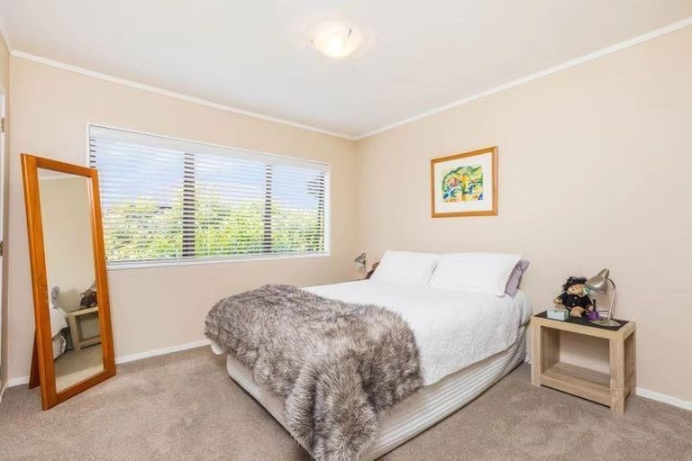 Photo of property in 13 Framalda Place, Conifer Grove, Takanini, 2112