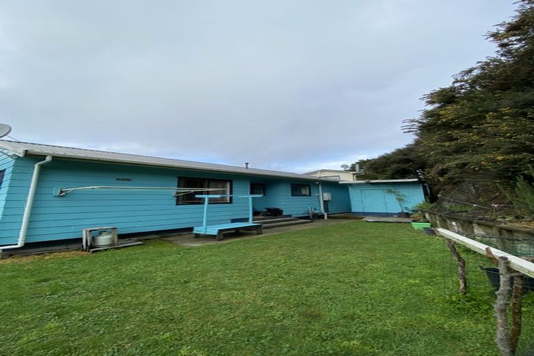 Photo of property in 33 Omapere Street, Whitby, Porirua, 5024