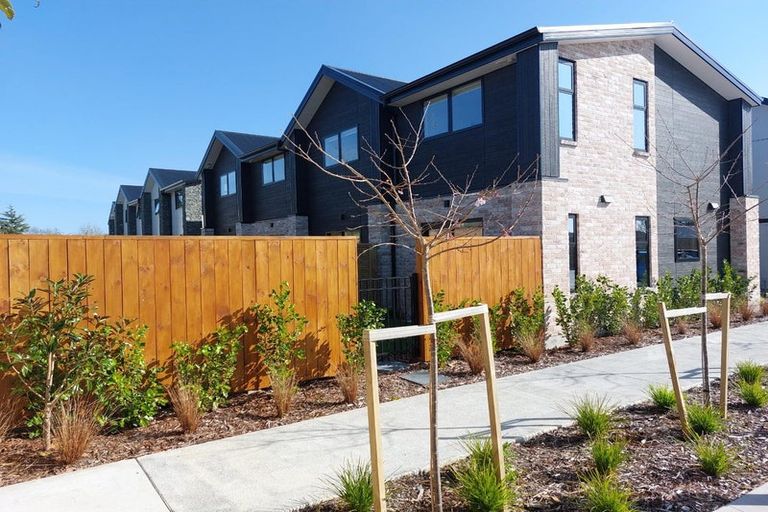 Photo of property in 4/10 Fathom Place, Te Atatu Peninsula, Auckland, 0610