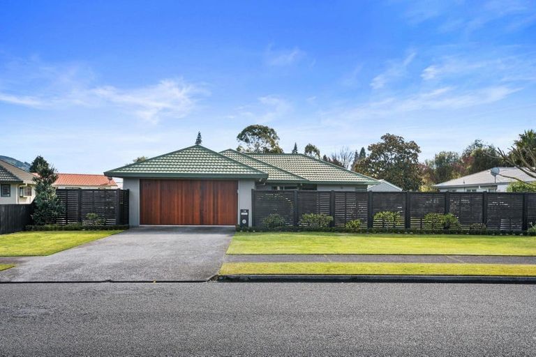 Photo of property in 14 Capricorn Place, Kawaha Point, Rotorua, 3010