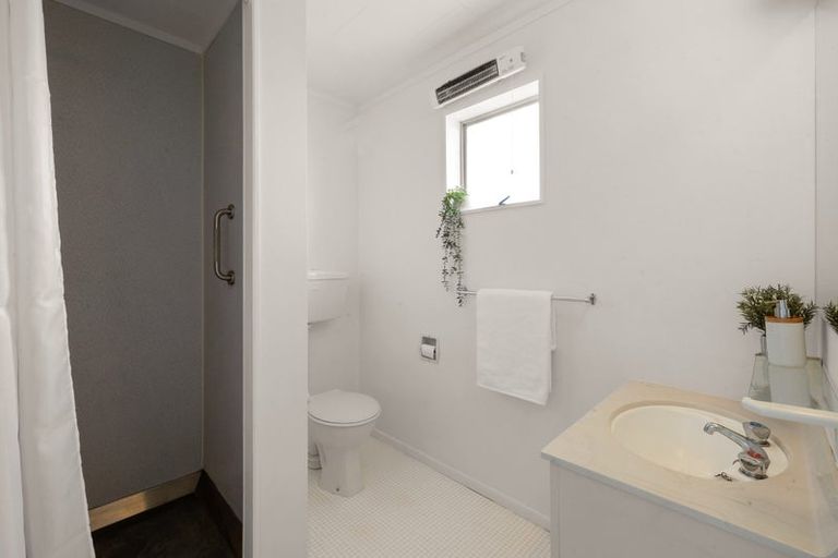 Photo of property in 3b Hunter Place, Merrilands, New Plymouth, 4312