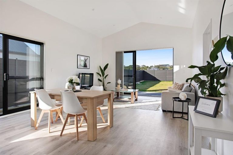 Photo of property in 64 Mataikokako Loop, Kawakawa Bay, 2585