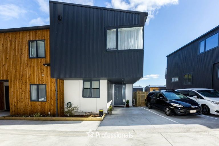 Photo of property in 31/33 Raukawa Street, Stokes Valley, Lower Hutt, 5019