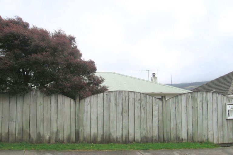 Photo of property in 14 Taylor Terrace, Tawa, Wellington, 5028