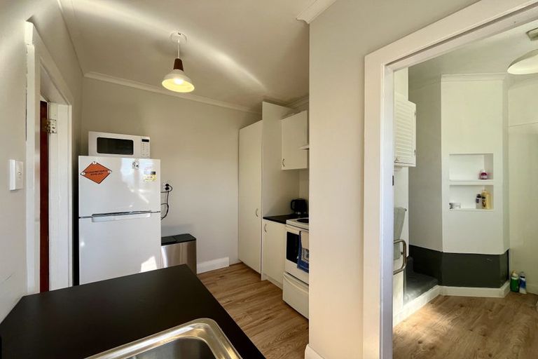 Photo of property in 94 Sutherland Road, Melrose, Wellington, 6023