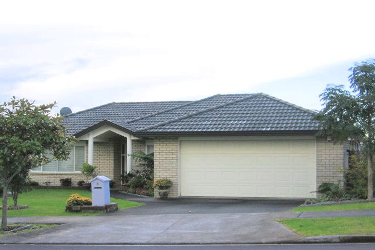 Photo of property in 8 Ridgefield Lane, East Tamaki Heights, Auckland, 2016