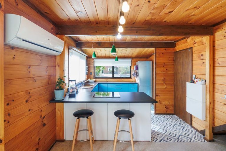 Photo of property in 21 Heathcote Place, Fitzherbert, Palmerston North, 4410