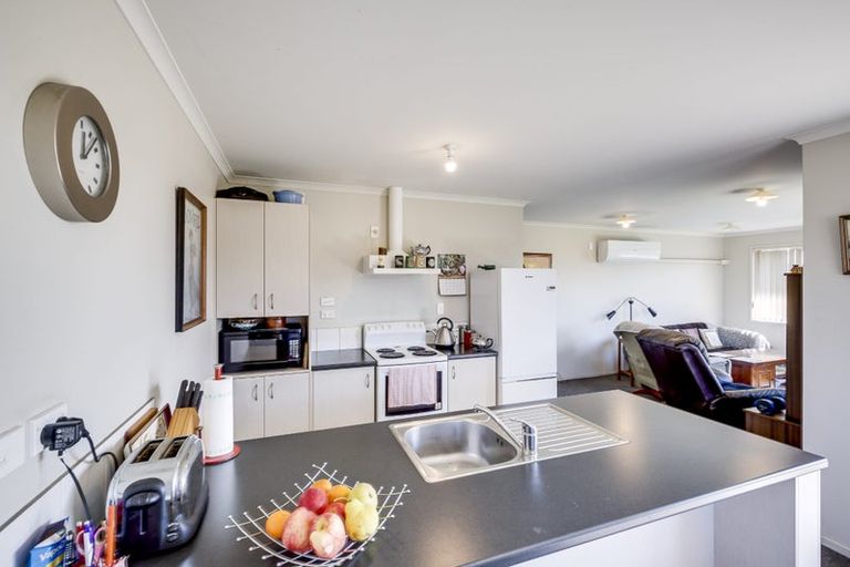 Photo of property in 17d Meeanee Road, Taradale, Napier, 4112