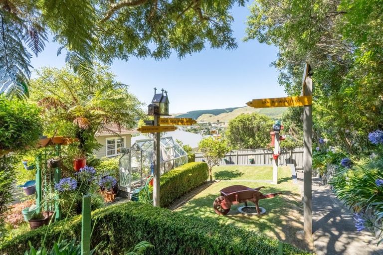 Photo of property in 39 Sunrise Boulevard, Tawa, Wellington, 5028