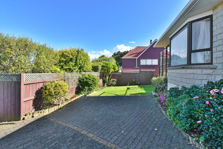 Photo of property in 1/55 Calluna Crescent, Totara Heights, Auckland, 2105