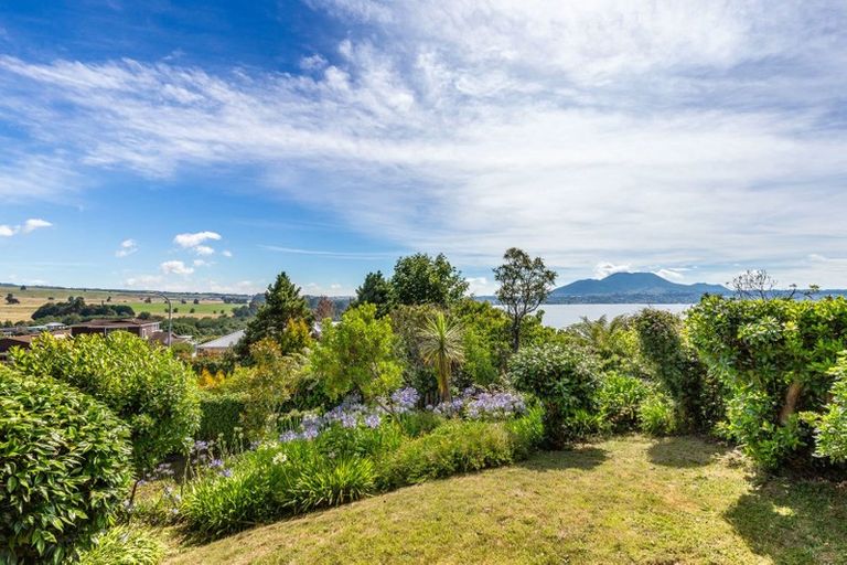 Photo of property in 15 Scenic Heights, Acacia Bay, Taupo, 3330