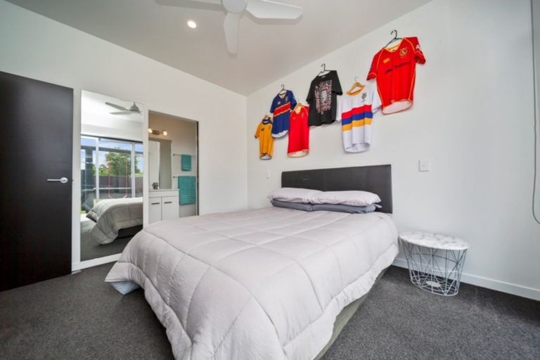 Photo of property in 32 Wallath Road, Westown, New Plymouth, 4310